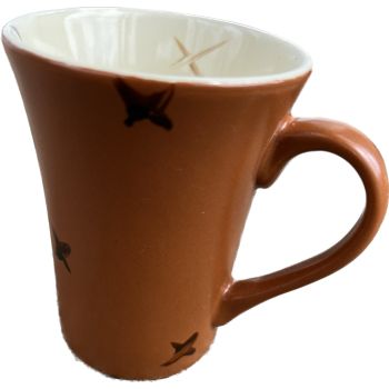 Рисувана чаша за кафе, светло кафява с хиксчета