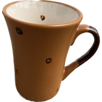 Рисувана чаша за кафе светло кафява с точки