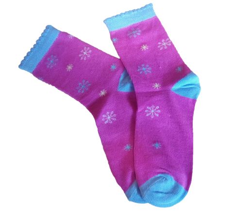 Розови детски чорапи с бродирани снежинки