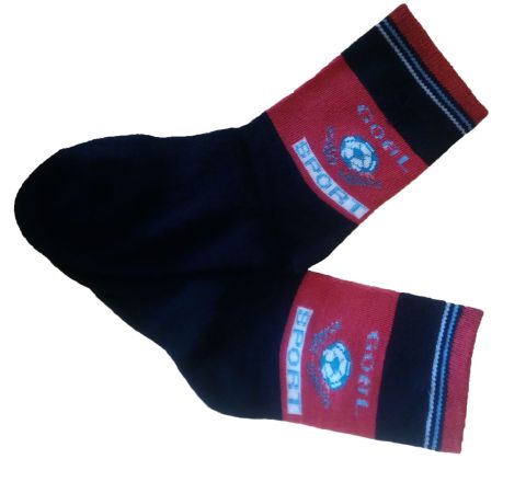 Детски чорапи в черно и червено от пениран памук с надпис "Goal"